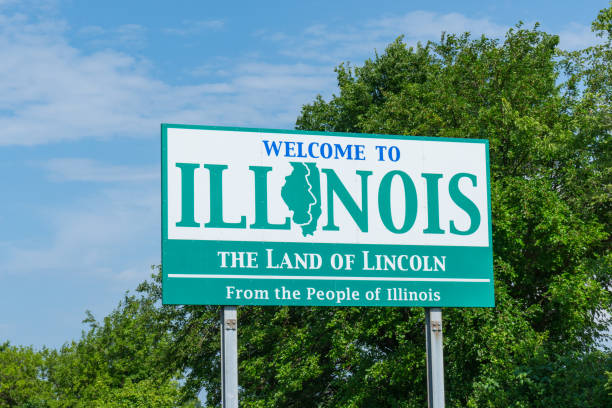 Welcome to Illinois sign along the state border